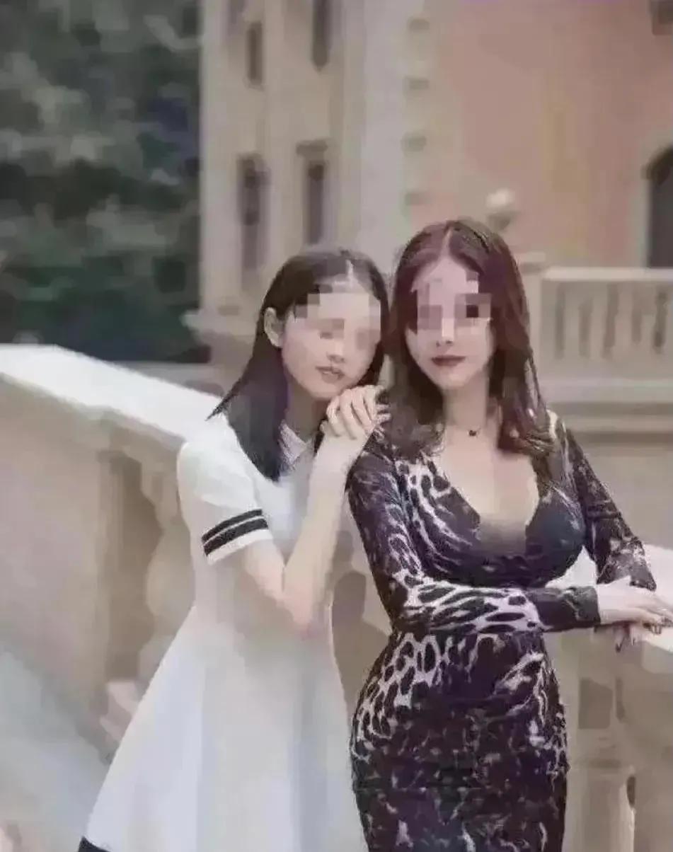 “约吗？一夜6000，双人2万”，一对母女竟然在网上公开招嫖。

网上流传一段聊