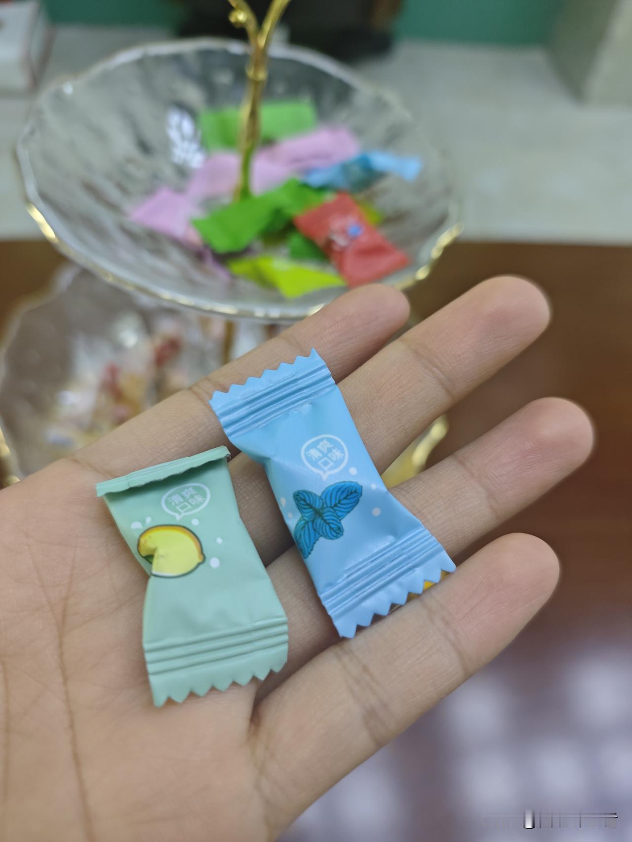 在银行办事，早上没吃饭，有点低血糖，然后工作人员给了几颗糖，哇塞，只能说这个糖太