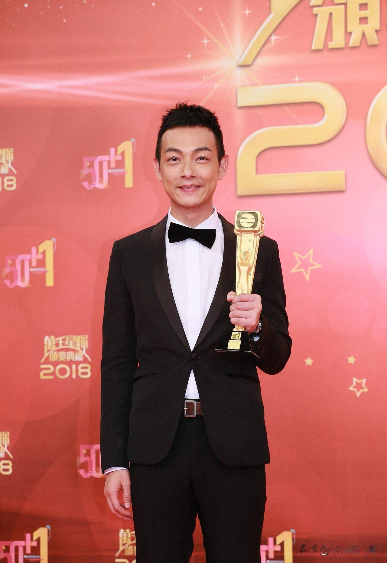 TVB男星梁烈唯又把名字改回原名了，之前他叫梁竞徽。其实他开始就叫梁烈唯，在TV