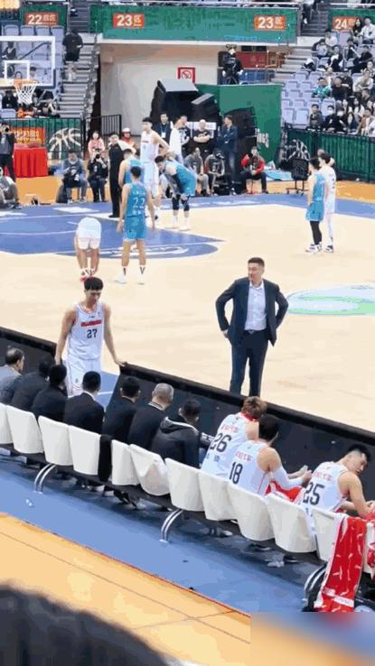 焦泊乔离队，杜锋的“狼性”管理失灵了？
广东队刚宣布，焦泊乔因“处理私人事务”