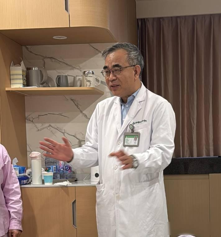 前段时间，我遇到一个病人，她肺上长了一个5毫米的结节，就因为过度焦虑，天天睡不着