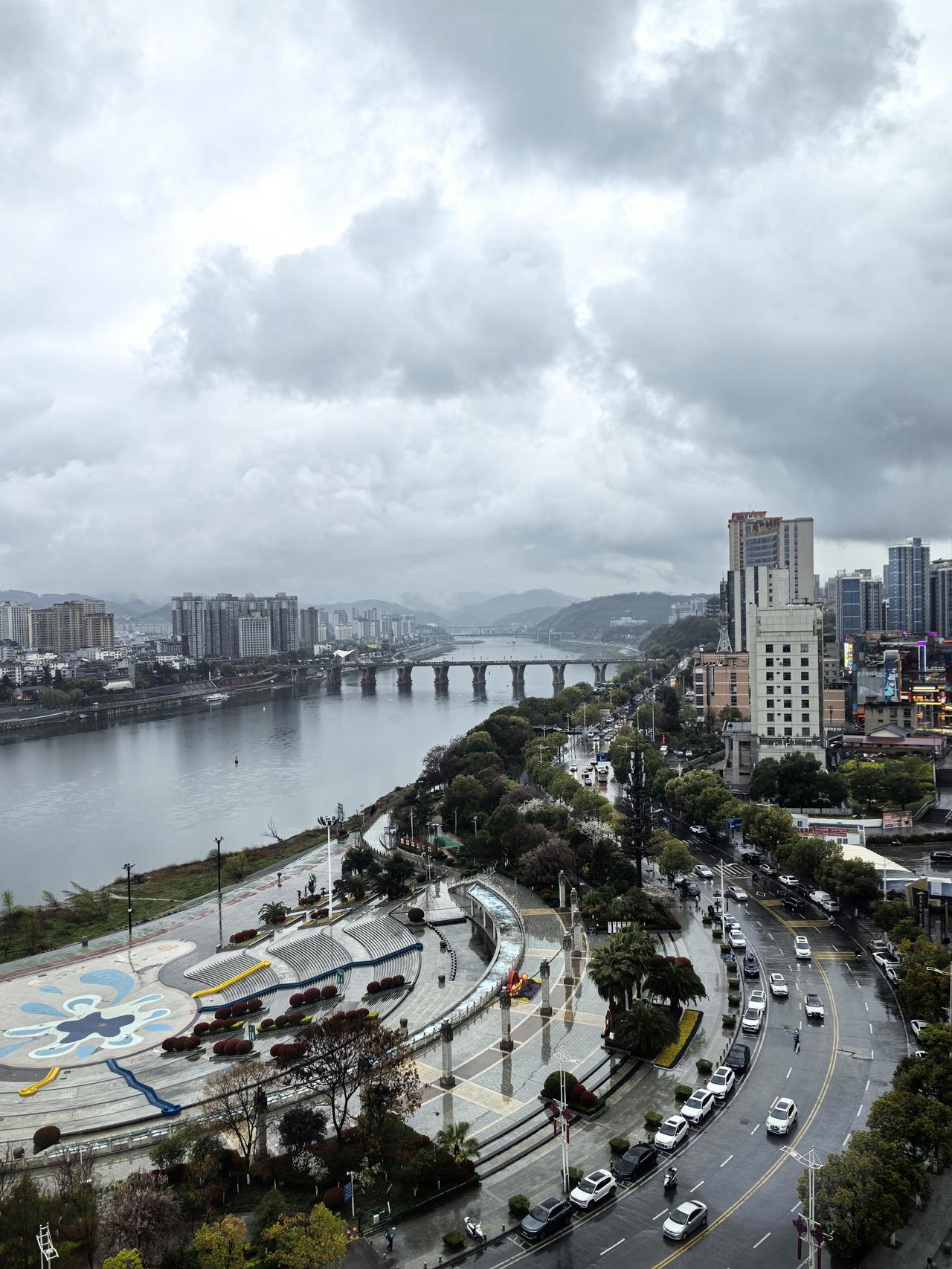 记录我的2026黑云压城城欲摧！这天气只能在家品茗刷抖音最合适。