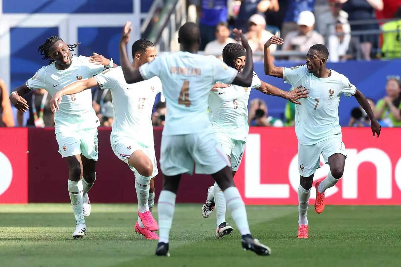 2-0！世界杯四强首队诞生，最大热门露冠军相，非洲球队全军覆没。
7月10日凌晨