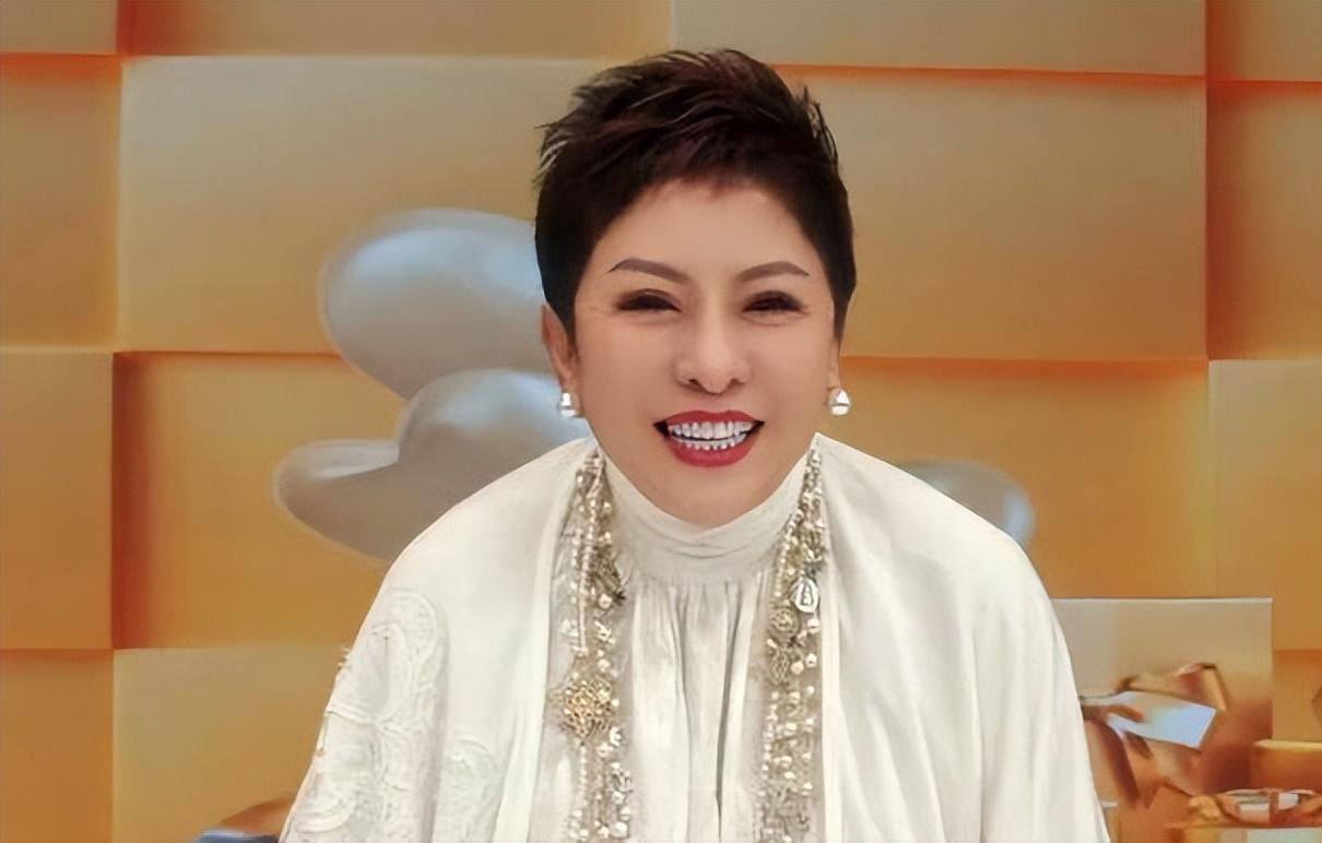 向太发文辟谣李连杰去世：今早还和我请安
搜狐娱乐讯 11月3日，向太发文辟谣李连