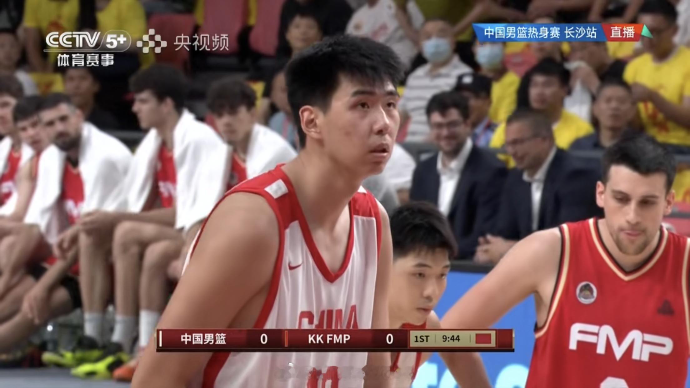 徐昕国家队首秀 首发登场咯～中国男篮