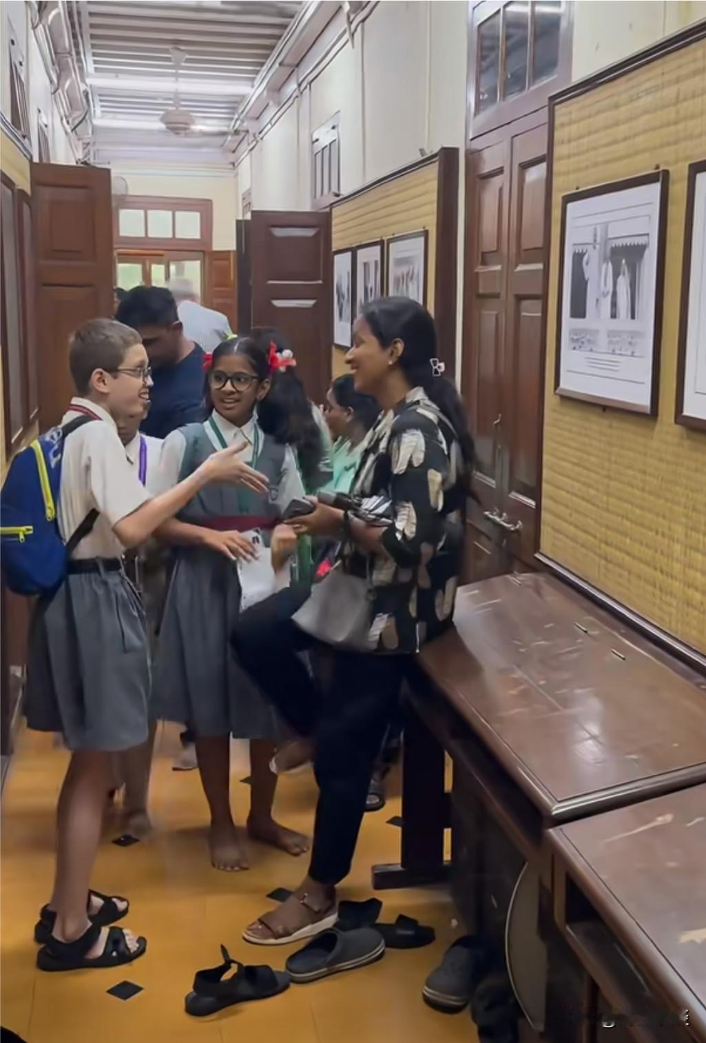 中印教育投入的核心差异，说白了就是“地基”和“尖子”的选择不一样！

东方大国重