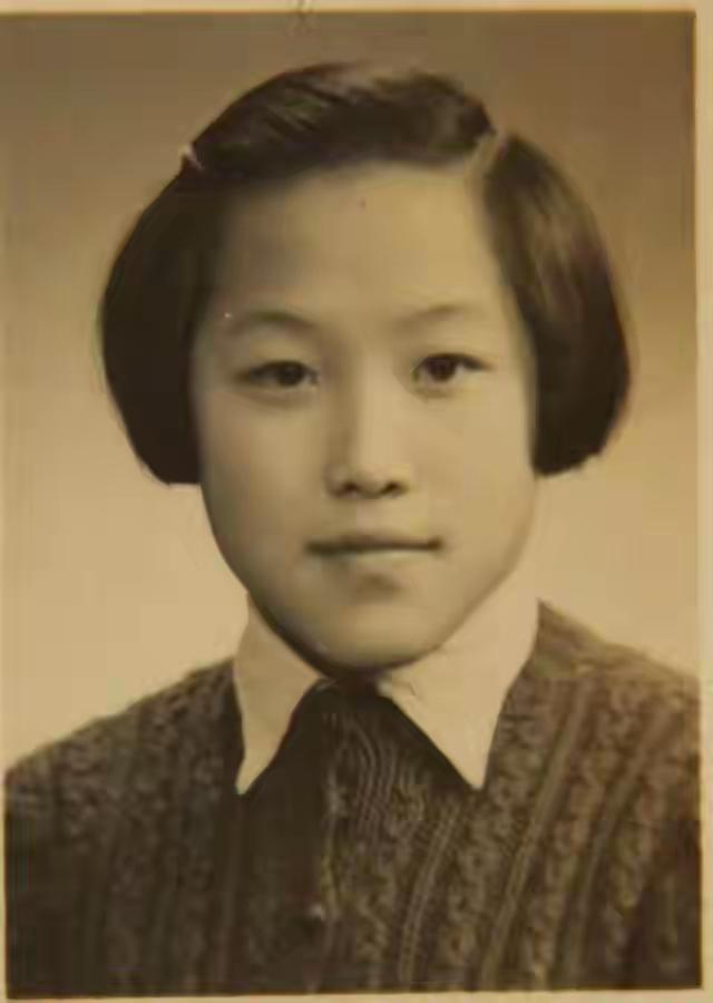 1971年，陕西一个老光棍图便宜，答应和一个女大学生相亲，女大学生说：“我结过婚