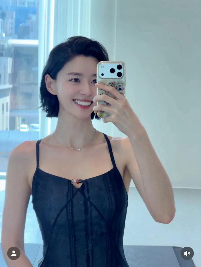 权娜拉  姐姐在kkt粉丝群更新～越来越漂亮了🥲🥲 