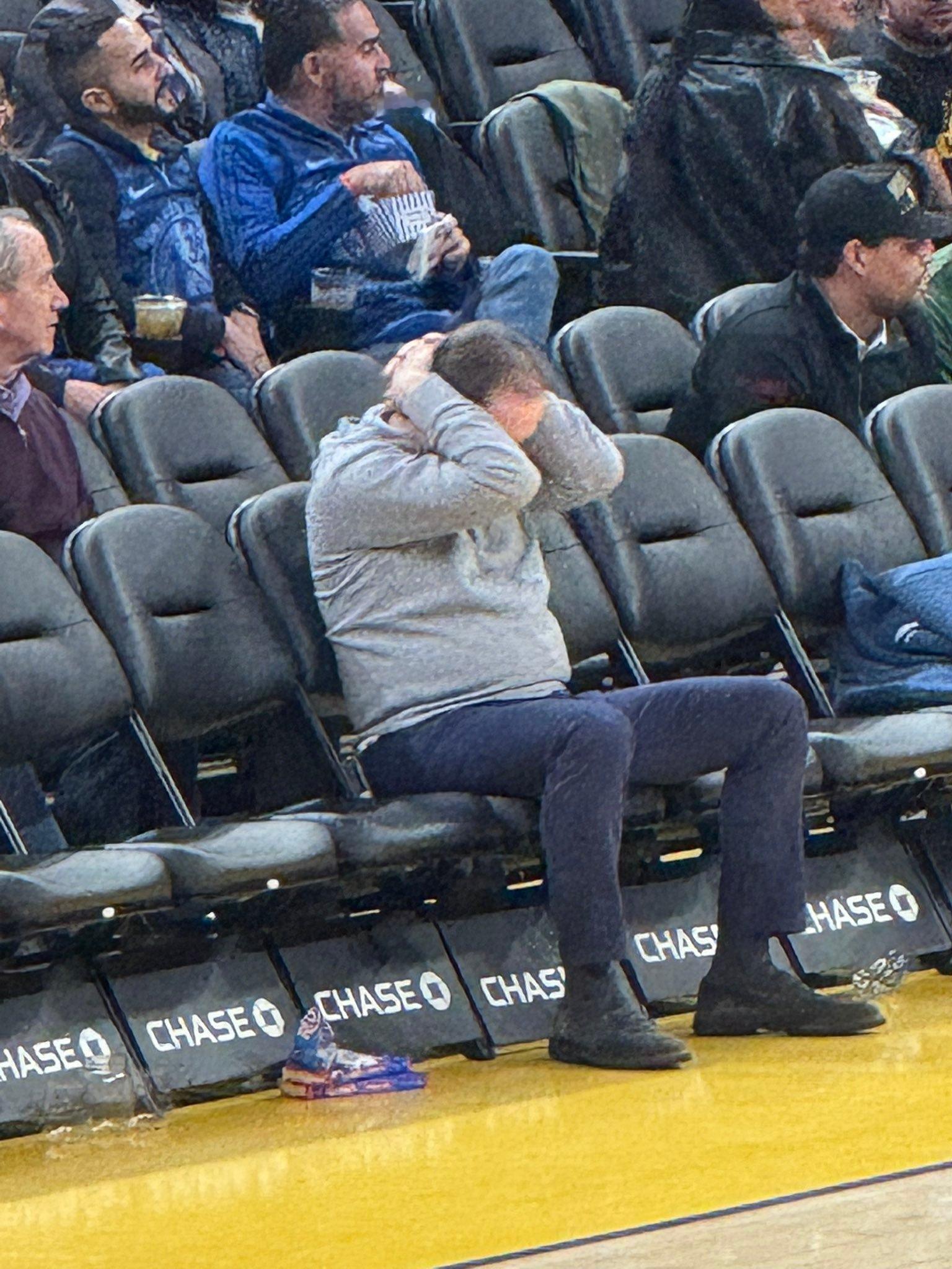 今天在场边的老板拉科布 看到这样的场面 你的内心在想什么？猛龙vs勇士