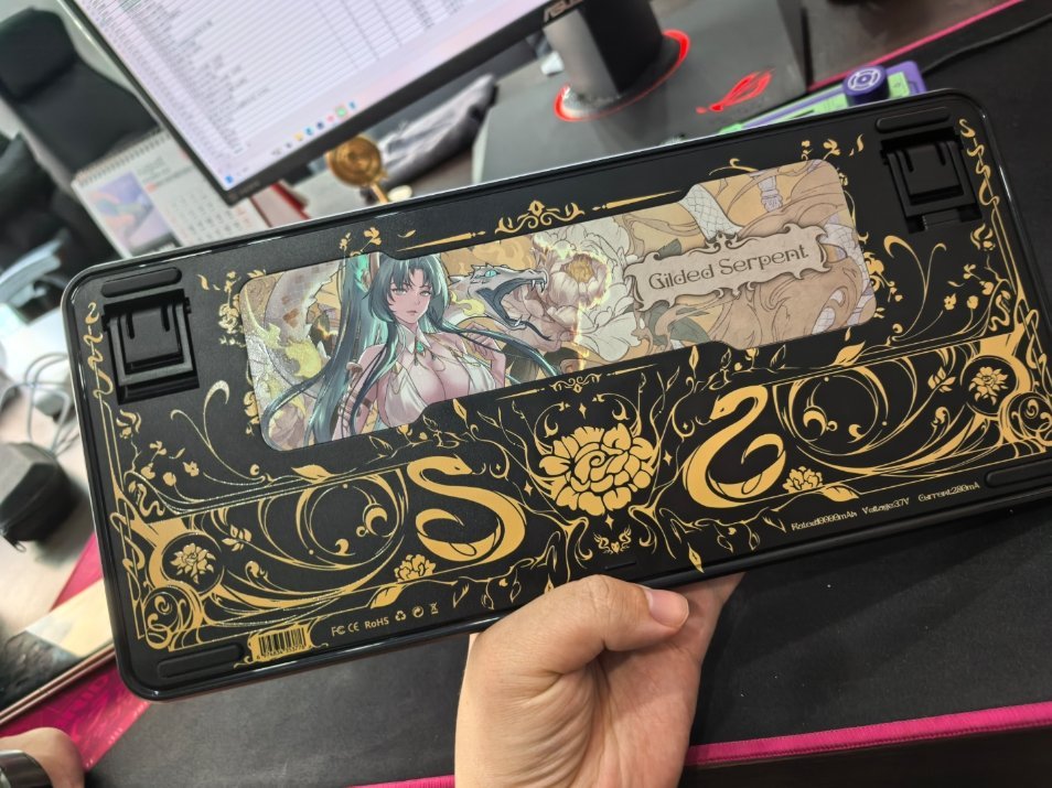 瓦尔基里的限定收藏版（下面那款75）据说是非卖品，鎏金蛇年限定 ​​​