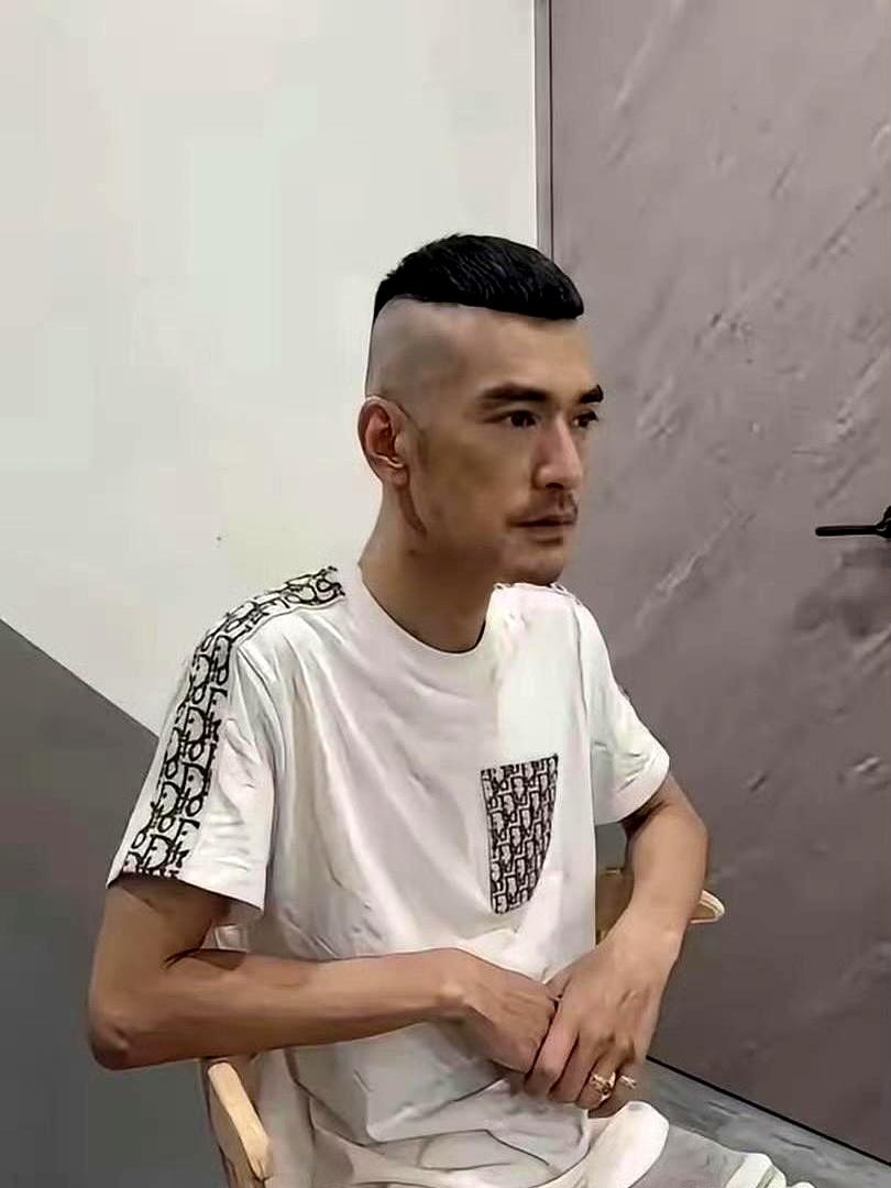 整整7年，那个曾让全亚洲疯狂的顶级男神居然人间蒸发了，你敢信他现在正蹲在泥地里徒