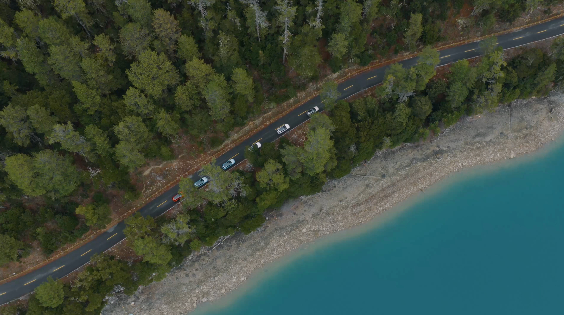 问界M6西藏高原续航实测预售订单突破十万，问界M6的成功绝非偶然。如今的年轻人购