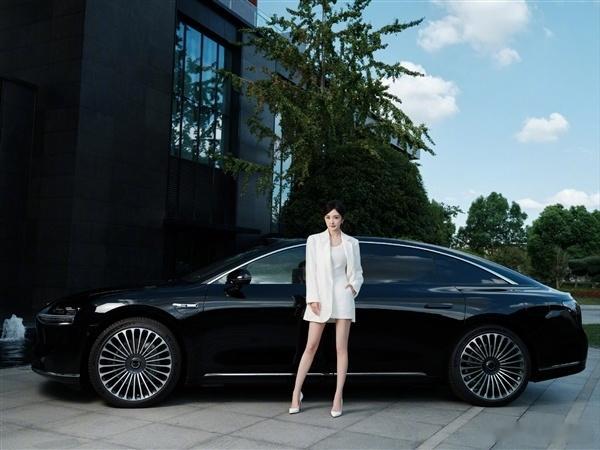 杨幂担任鸿蒙智行享界品牌代言人4月16日，华为官宣杨幂成为鸿蒙智行享界品牌代言人