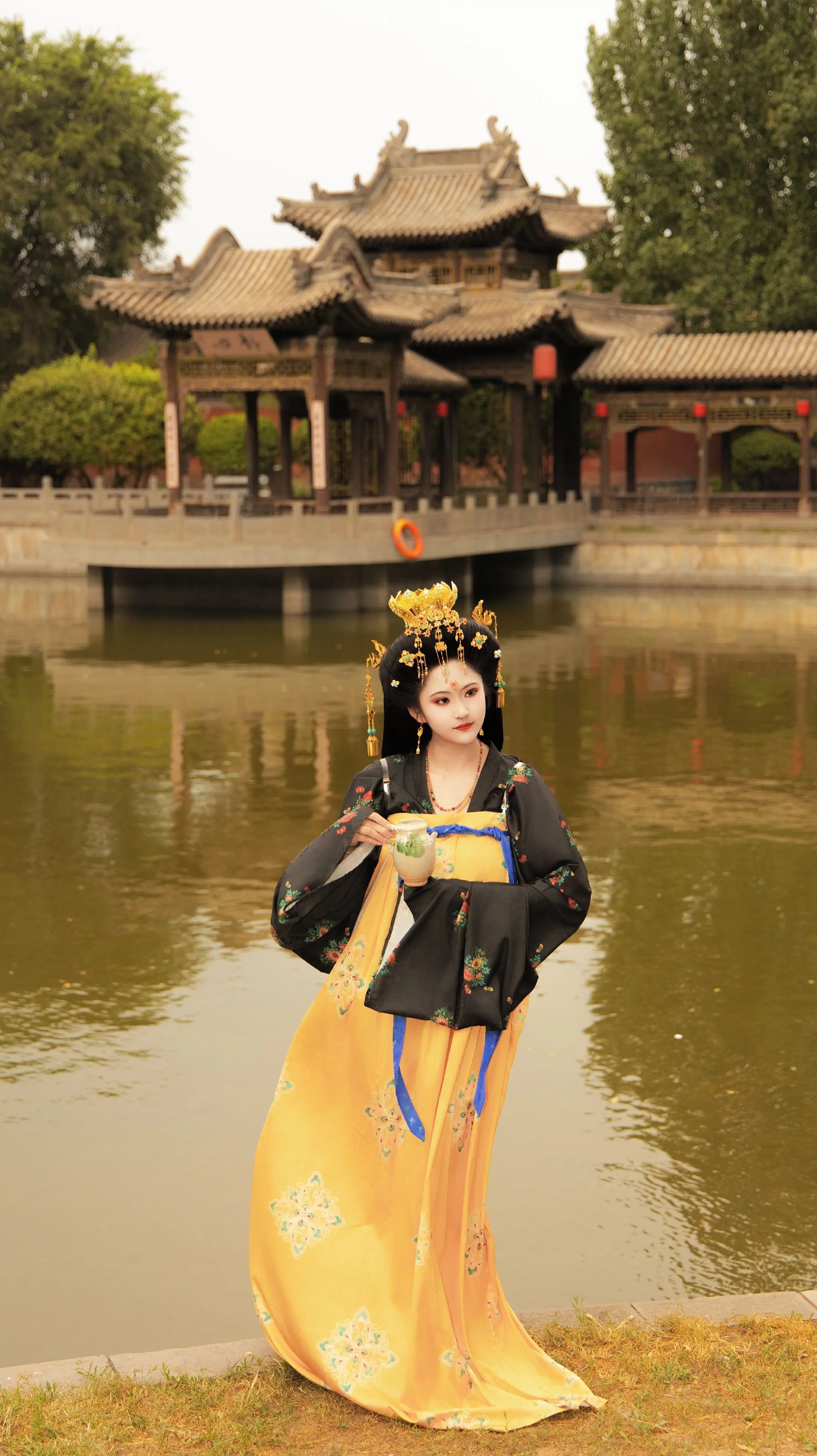唐·天宝旧梦。今天造型为半披发，是唐代天宝年间（742-756年）流行...