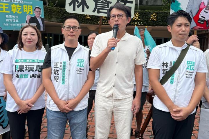 竹北蓝白合闹大！吴子嘉调LINE记录：徐欣莹没承诺礼让，告发民众党9人

梅花新