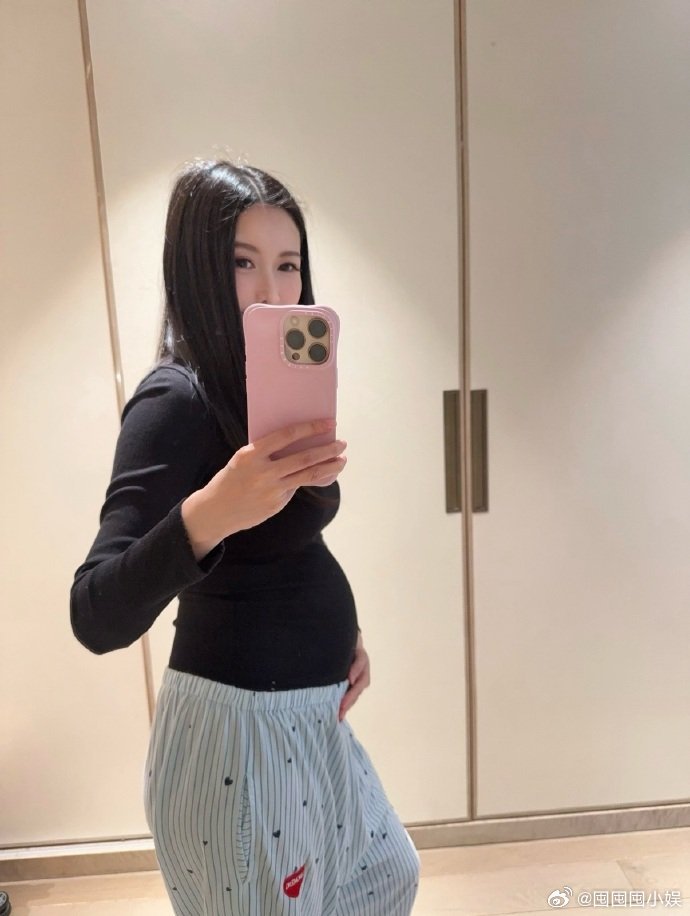 蝴蝶姐姐晒双胞胎孕肚 蝴蝶姐姐儿子这么大了 蝴蝶姐姐晒双胞胎孕肚，完全看不出来欸