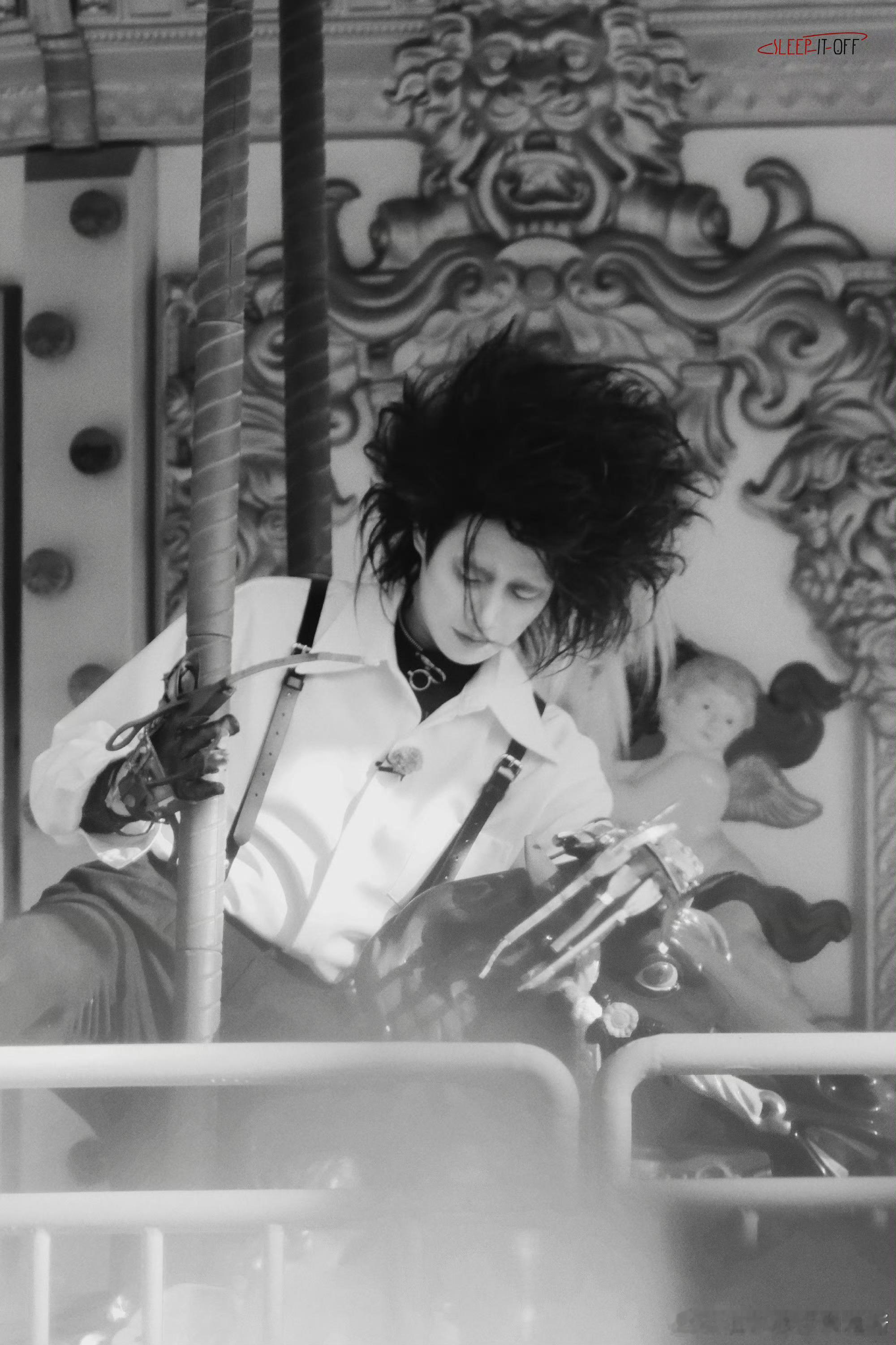 魏大勋cos剪刀手爱德华✌️还挺还原的啊 