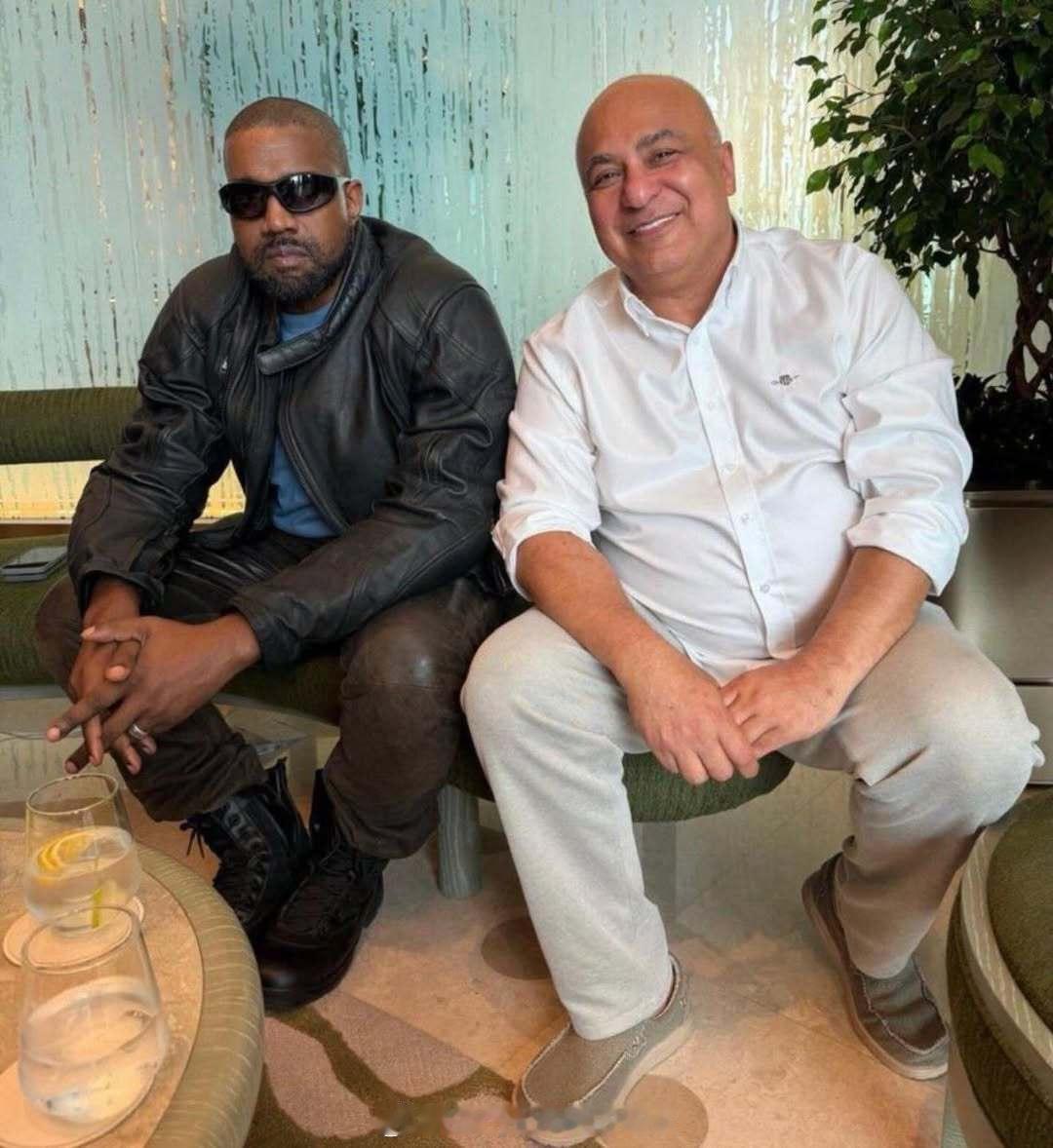 NEW YE PHOTOS 😎 