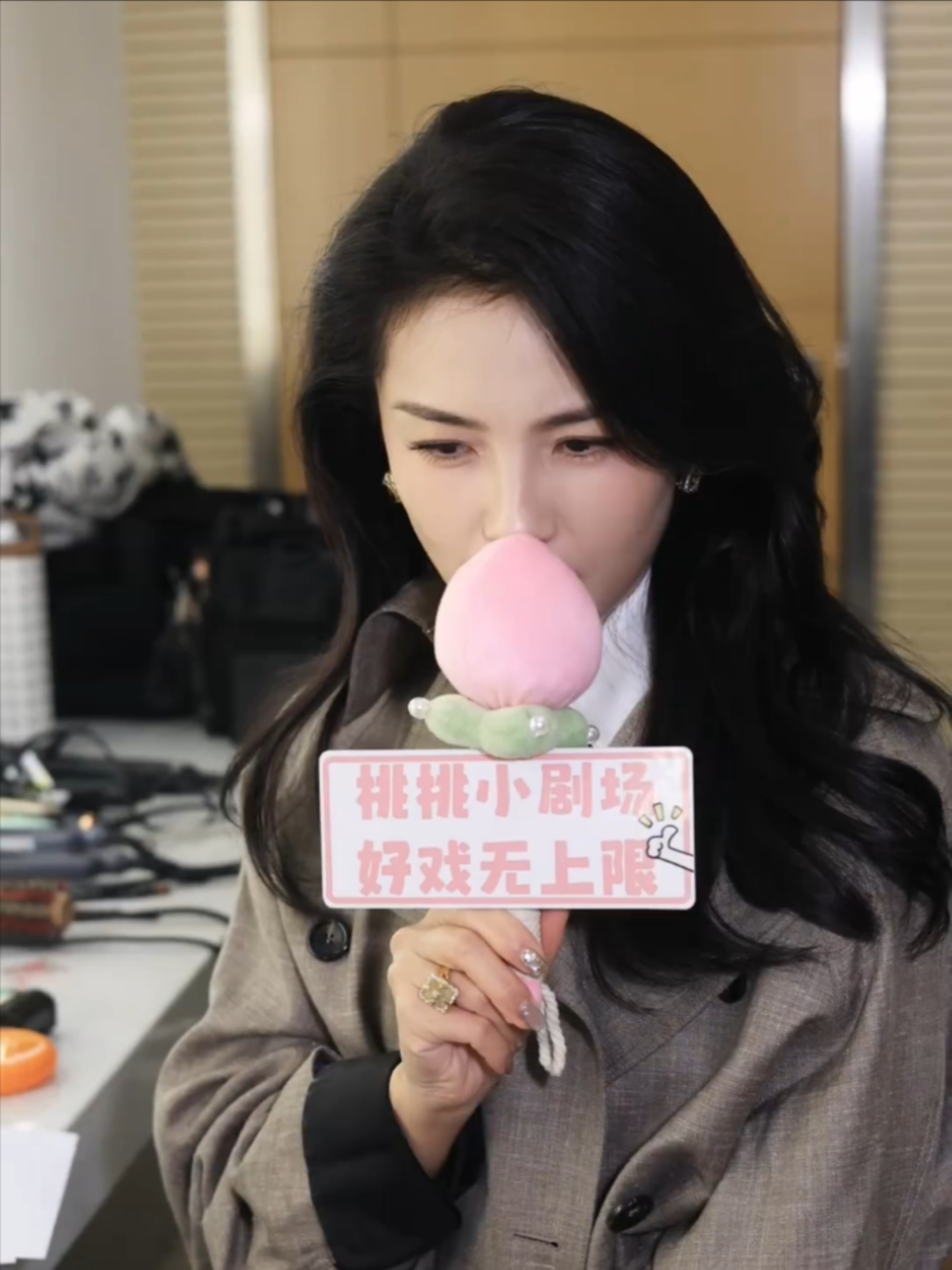 刘涛被吓一跳后会无辜的眨巴一下眼睛👀太好玩了，给我玩一下嘛