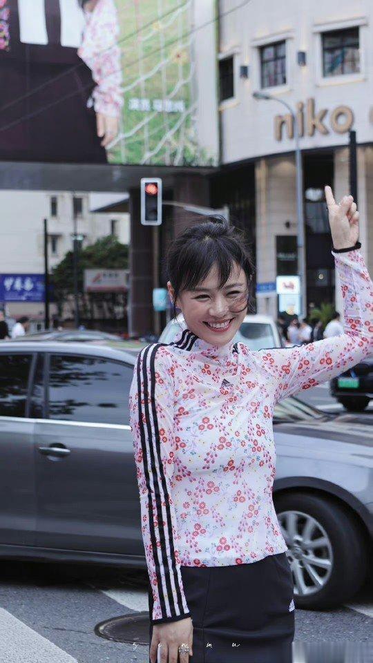 #马思纯头肩比##马思纯夏日少女双马尾#马思纯瘦到头肩比都有点奇怪了#马思纯[超