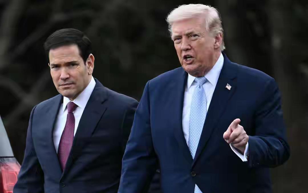 卢比奥平常看着挺年轻的，50多岁的人像30多岁，可是看这张相片卢比奥挺显老的，眼