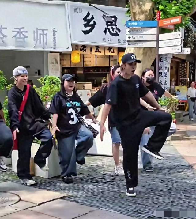 严敏一句"六人齐聚"炸出67.8万赞，罗志祥现身旧地喊"这就是命"