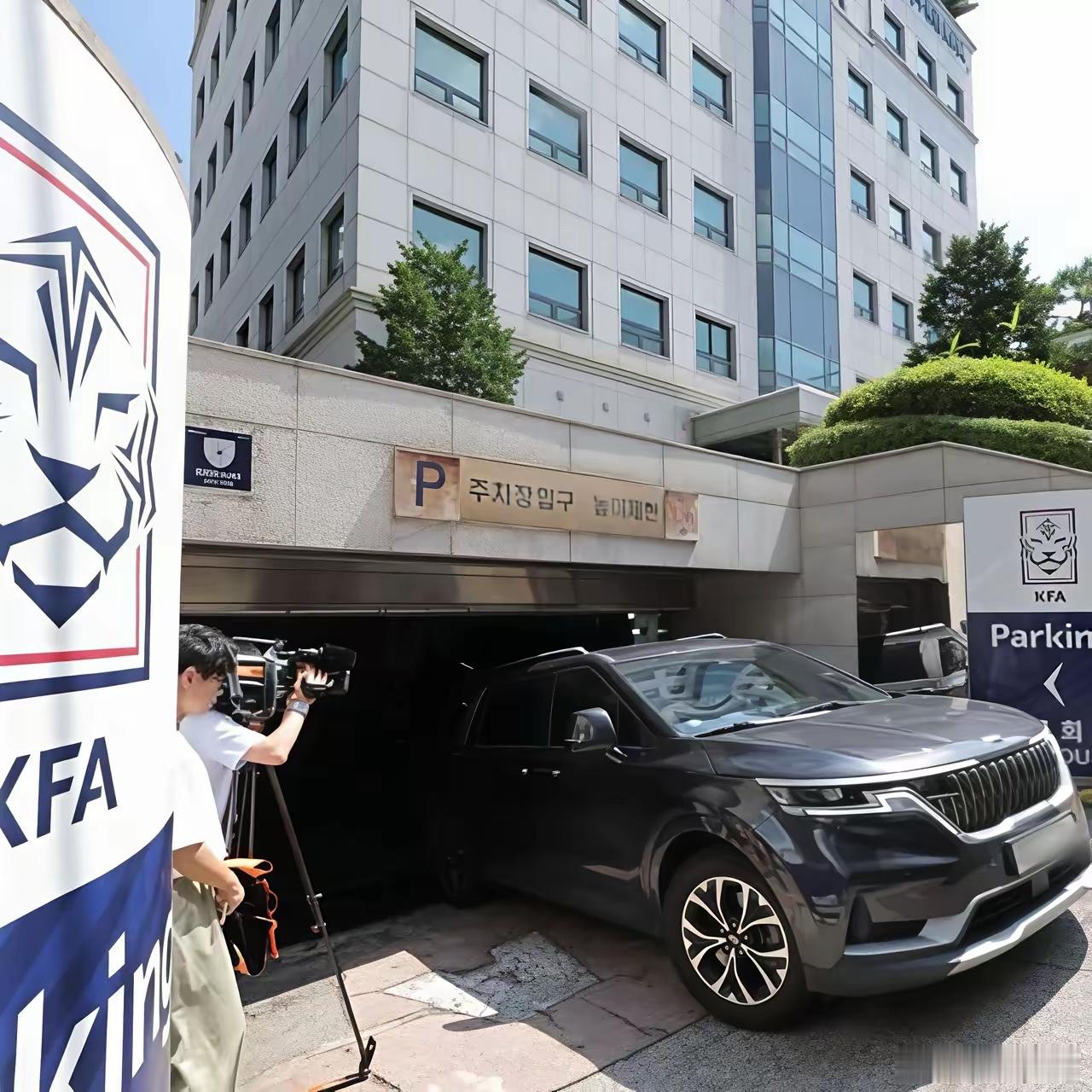 韩国被曝性贿赂3名中国足协人士韩媒扒出陈年猛料，韩国足协当年公款搞不当性招待，8