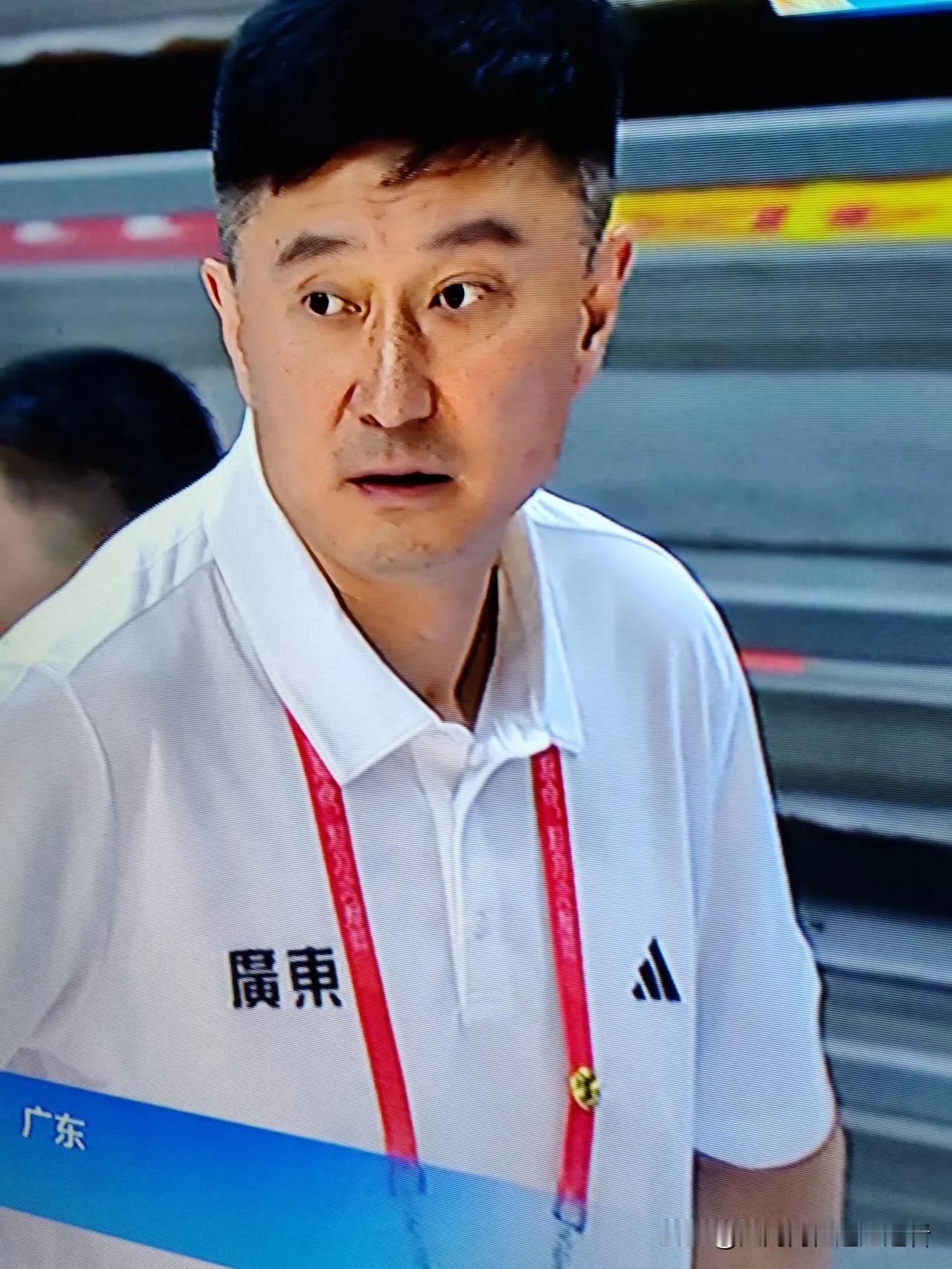 今晚（星期天12月14日）19点35分，CBA有三场常规赛，分别是：
   上海