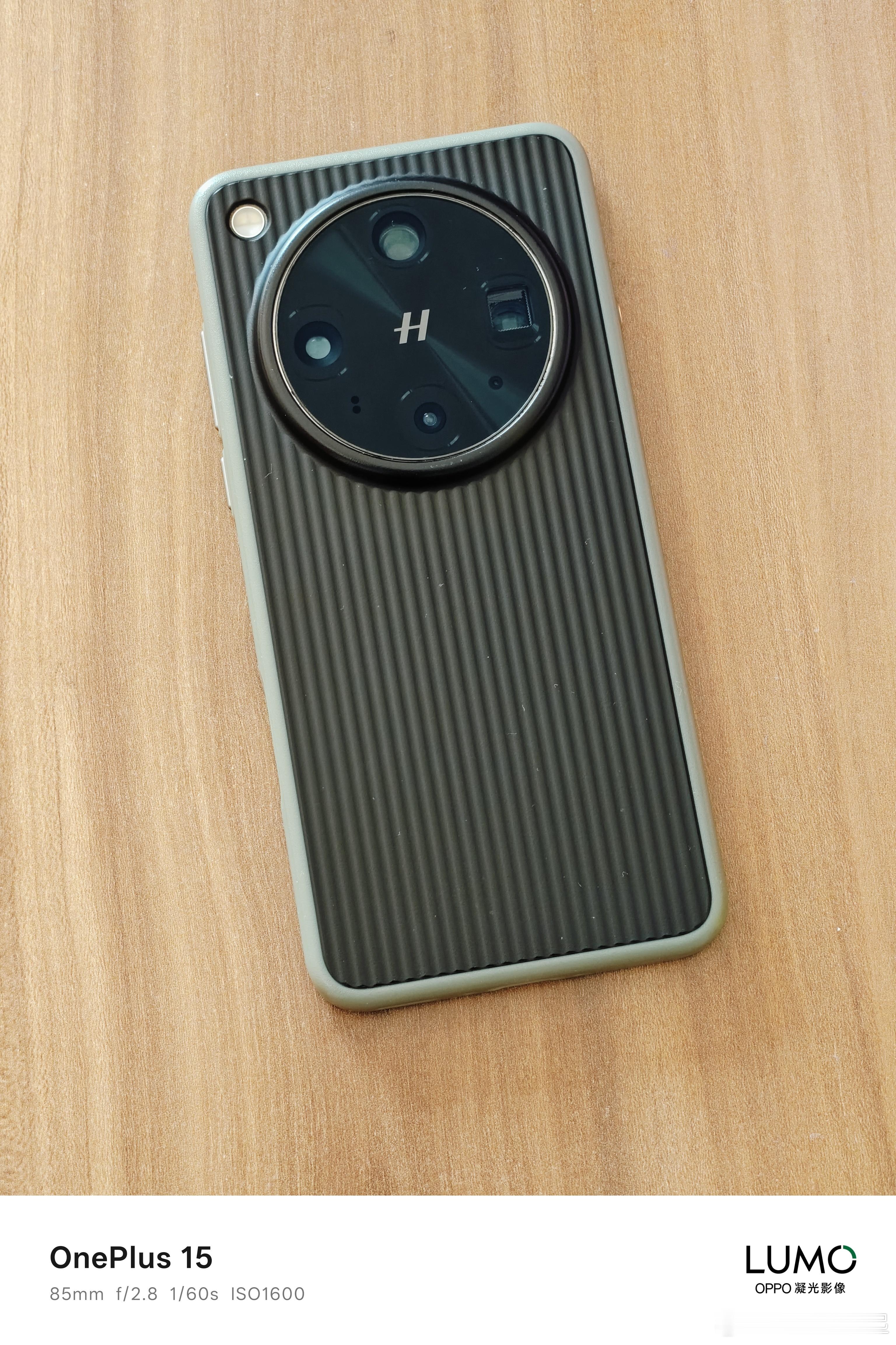 2025马上结束，你们会把「年度最佳手机」投给谁？我投Find X8 Ultra