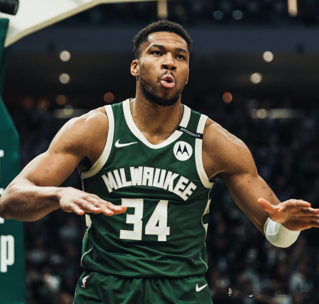 东部第一人，字母哥到底有多强
本赛季打了10场比赛，场均出场32.9分钟
场均3