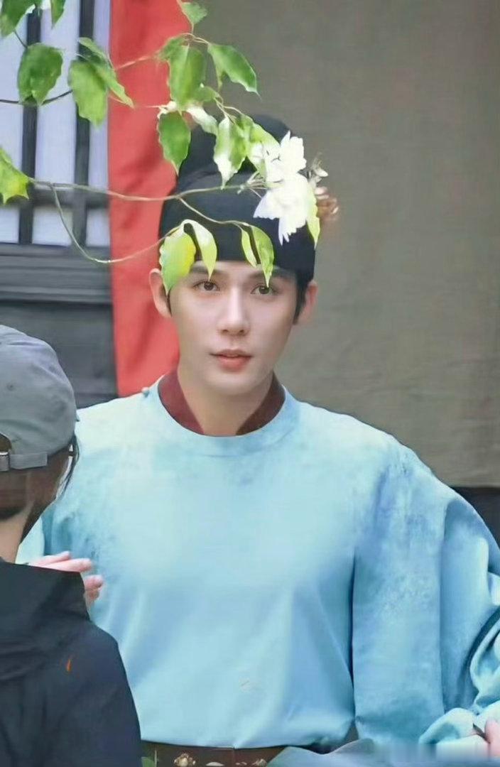 王安宇簪花造型路透簪花造型也太帅了吧