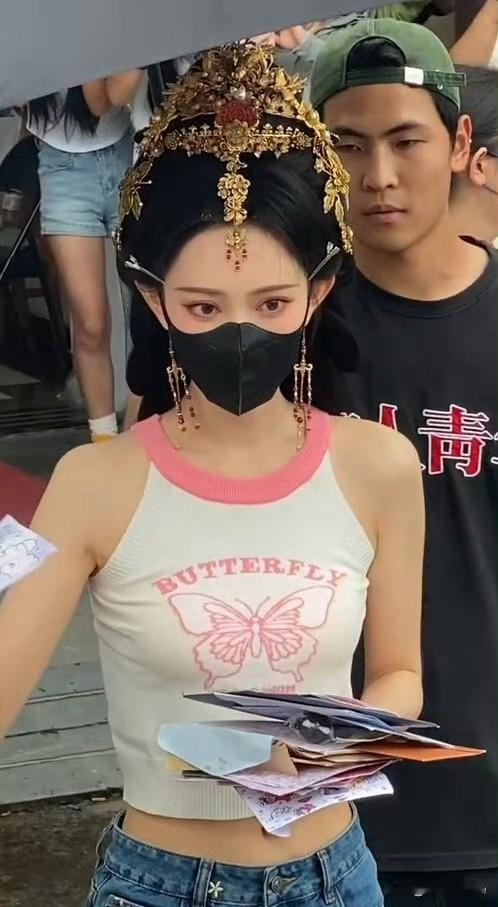 1月23日，孟子义何与《百花杀》6月播出，待到秋来九月八，我花开后百花杀！
这部