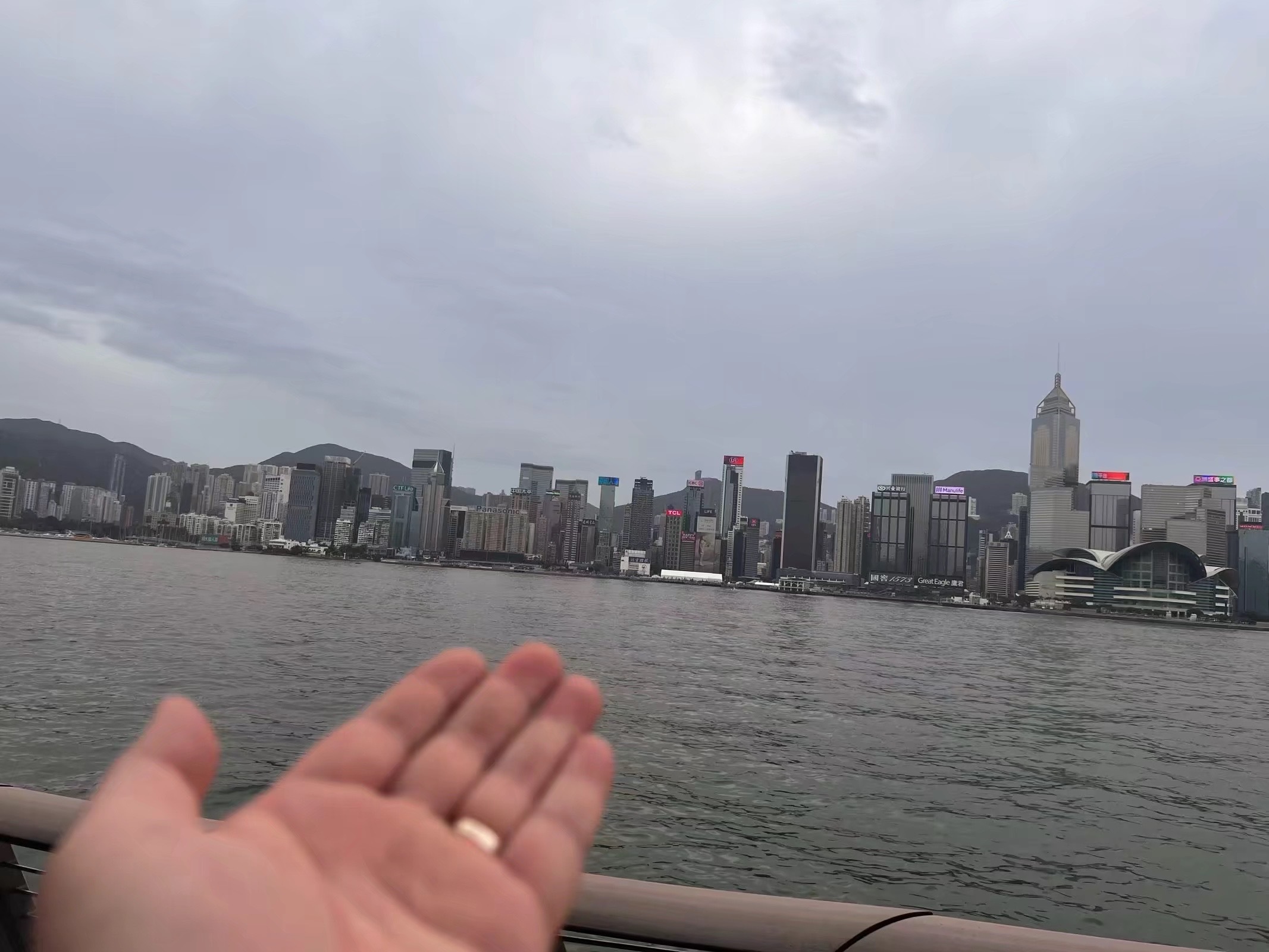 高考英语学好英语第一是沉浸式环境。其实在香港的英语培训课价格，反而比北京上海广州