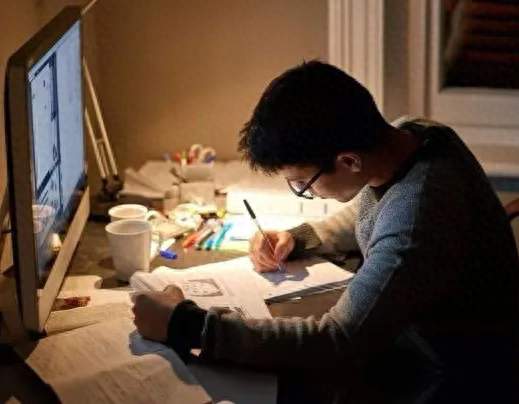 考研考公屡战屡败？揭穿“新型啃老”外衣，正在榨干父母血汗钱！