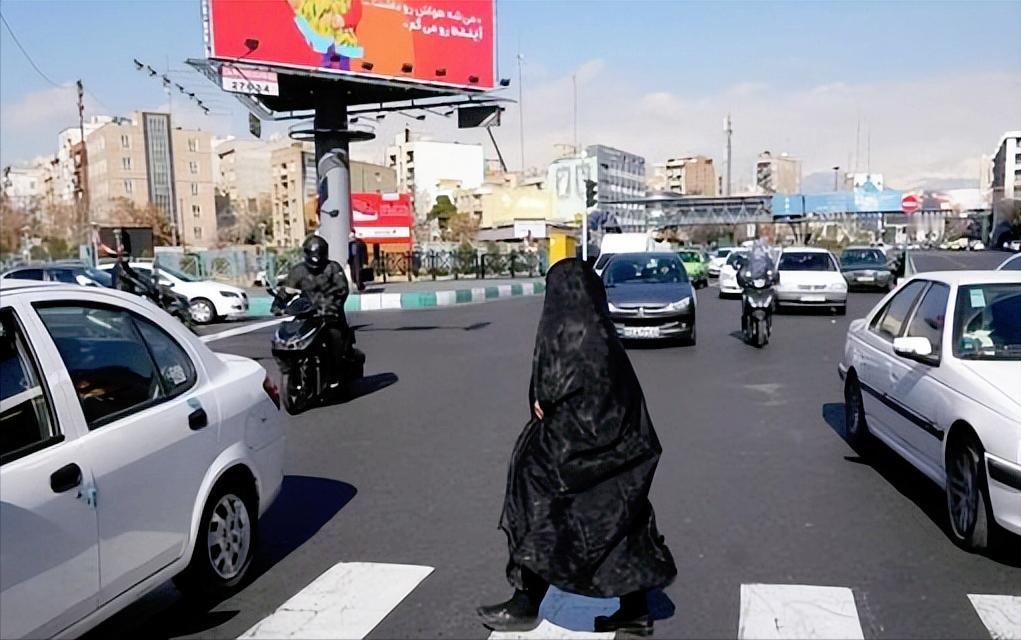 中东暗战彻底打响了，以色列摩萨德偷偷搞事，想借内乱搅垮伊朗，没成想刚动手就被伊朗