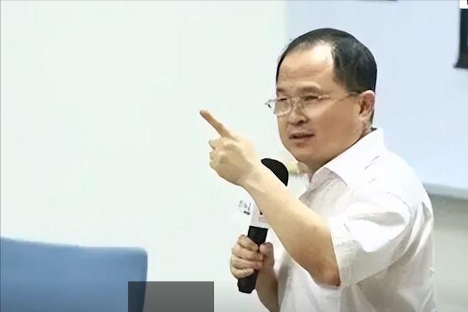 "中美关系恶化的责任不在美国，中国应该看看自己的问题！" 这番话出自中国教授胡伟