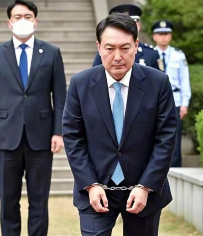 大快人心！对华强硬的尹锡悦，被检方求判死刑了！

谁还记得他当年上台后那副嘴脸，