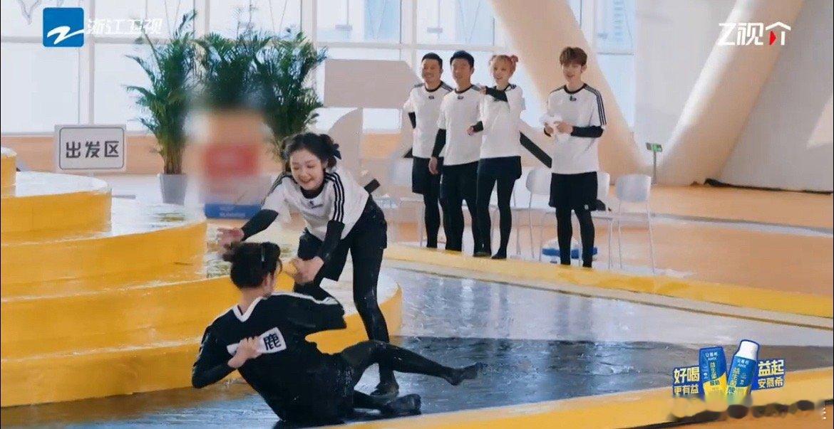 #白鹿希林娜依高撕名牌全靠锁#奔跑吧真不愧是我的电子榨菜呀，白鹿希林娜依高的互动