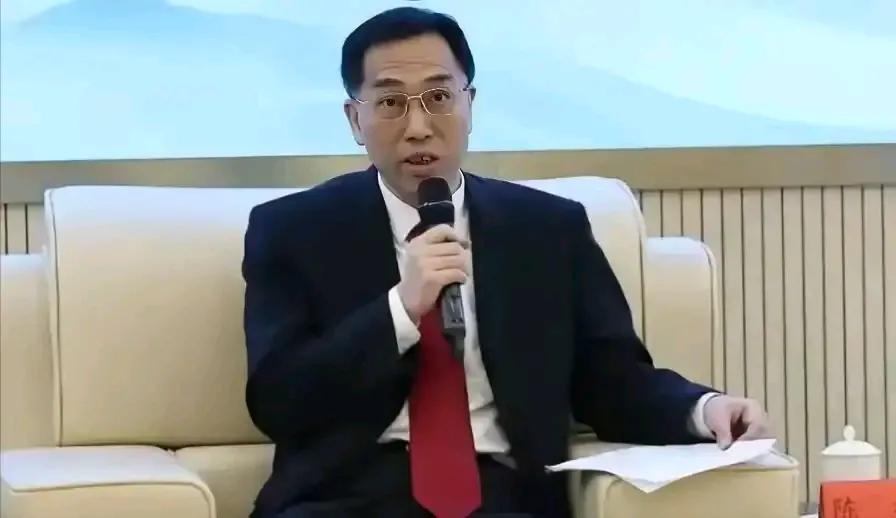 法学界陈枫教授最近语出惊人，建议全国幼儿园和中小学，所有外教一律辞退！这话一出，
