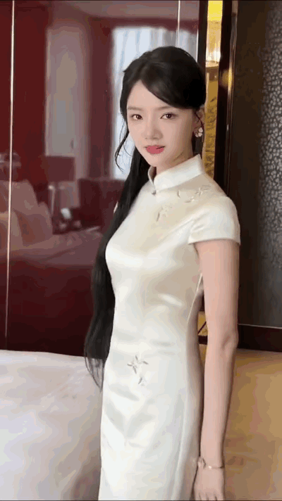 #任敏体态#最近在网络上看到任敏的体态，简直惊艳到我！她身姿轻盈，每一步都散发着