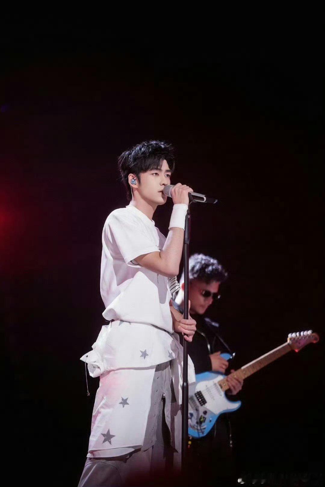 声鸣远扬集齐了各行各业的冠军 声鸣远扬 殊途同归的荣光，这才是冠军相聚的意义啊！