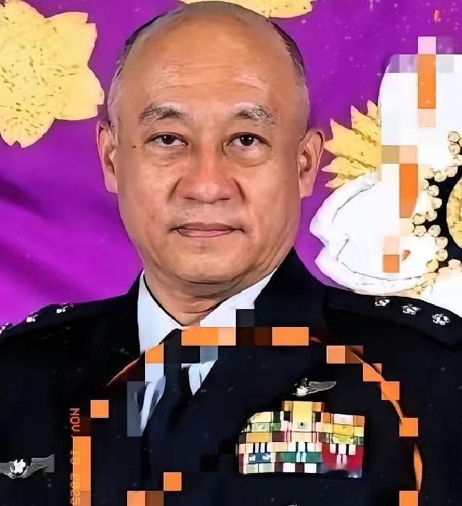 南云宪一郎在日本防卫省记者会上针对后勤补给直接“敲锤”，这一幕让不少人皱起了眉头