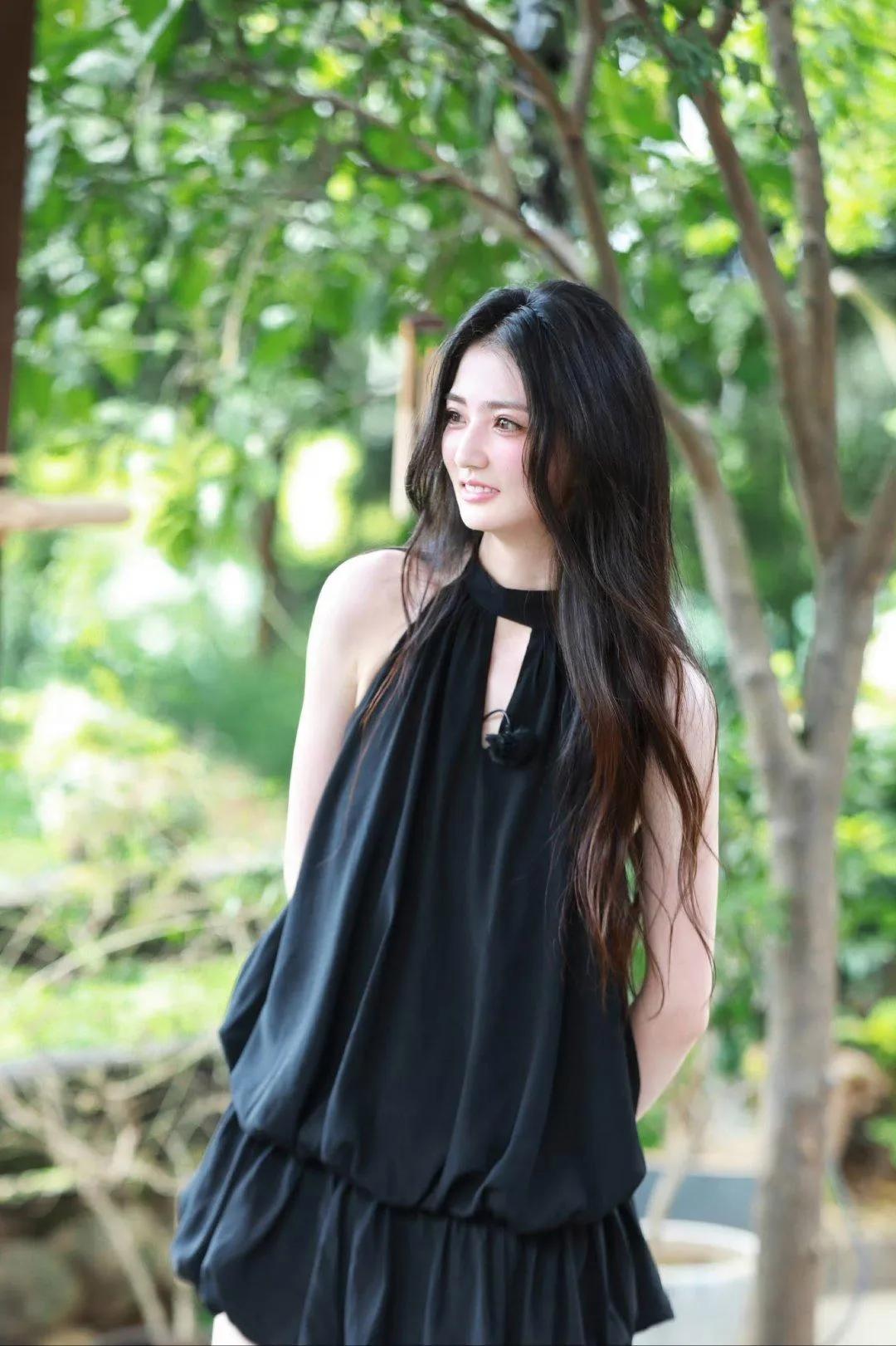 徐璐身材绝了，肤白貌美大长腿，温柔甜美好迷人！