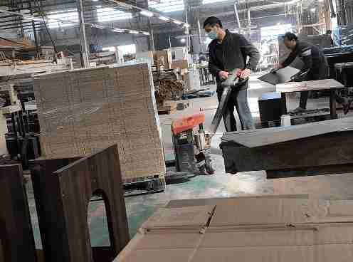 我的今日状态：😁轻松愉快
我这里的天气：☀️晴天
生产车间有人请假，大个孑从别