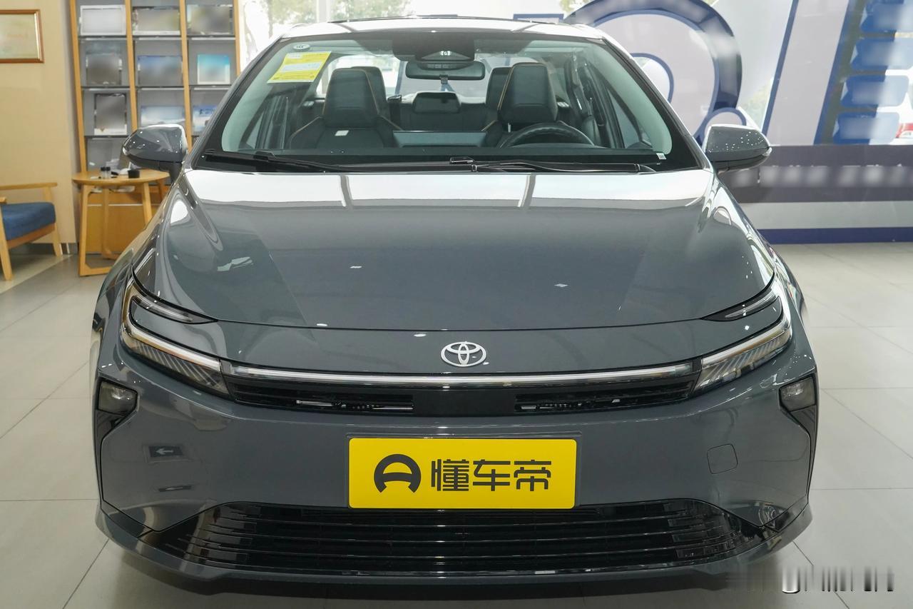 5000万用户的信赖，是这款丰田卡罗拉的底气！兼具了悠久的历史，以千万家庭用户的