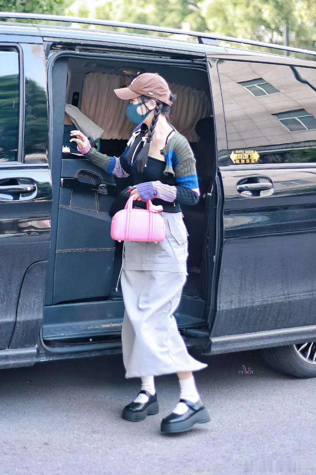 谁来救救吴谨言的衣品 ​​​