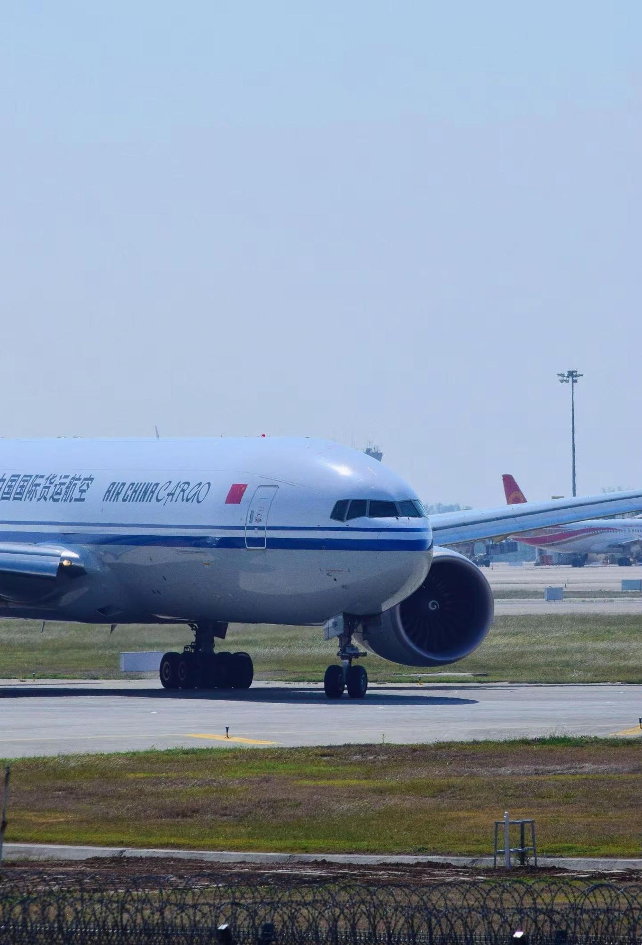 中国国际货运航空波音777-200LRF着陆新郑机场上海-新郑 PVG-CGO新