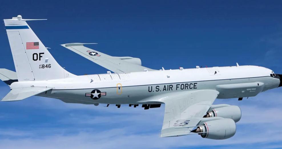 【美军RC-135U电子侦察机在黑海上空盘旋】

黑海上空的中立空域出现了1架美