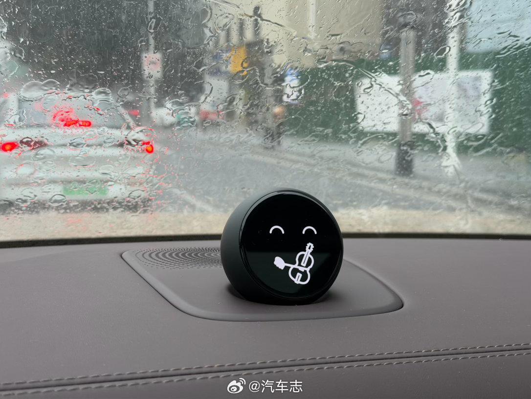 暴雨天还是需要一台能给你足够安心感的座驾🚘SUV解决了通过性，视野通透感～雨刷