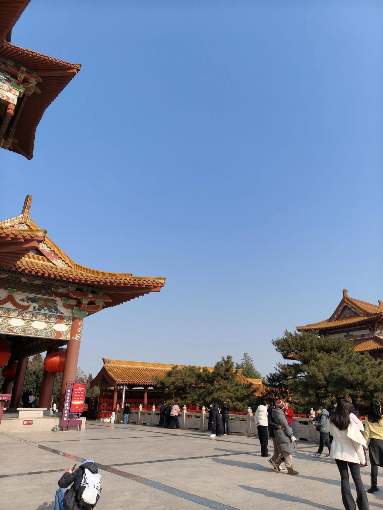 最怕你见识打开了，能力又跟不上，骨子里清高至极，性格上又软弱无比。
      